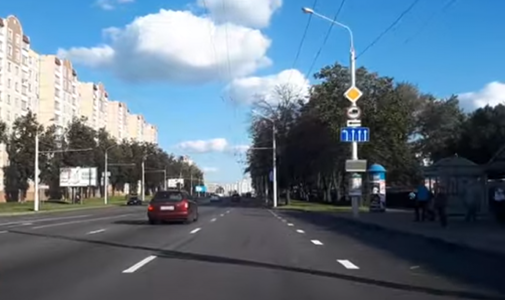 ПРОЕЗД ПЕРЕКРЕСТКА С ДОПОЛНИТЕЛЬНОЙ СЕКЦИЕЙ СВЕТОФОРА ПРОЕЗД ПЕРЕКРЕСТКА С ДОПОЛНИТЕЛЬНОЙ СЕКЦИЕЙ СВЕТОФОРА