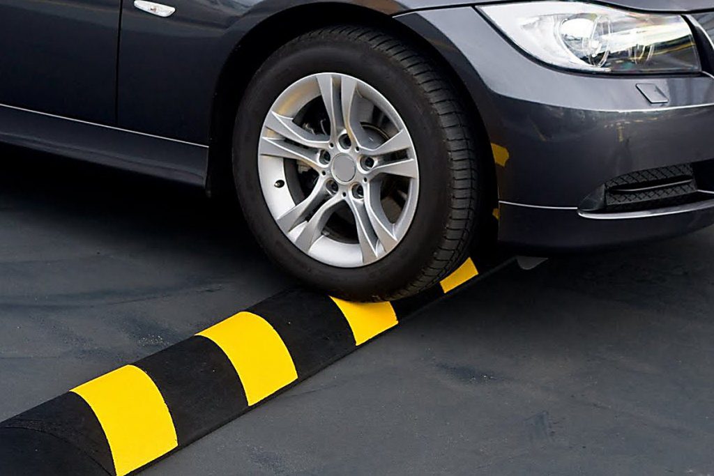 Как проезжать искусственную неровность (лежачий полицейский) проезд искусственной неровности