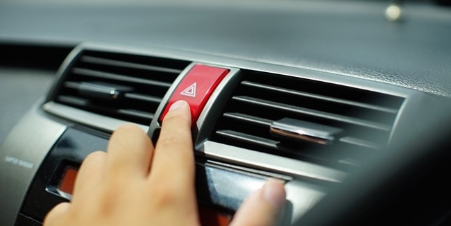 Когда нужно включать «аварийку»?